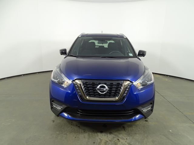 2019 Nissan Kicks SR photo 2