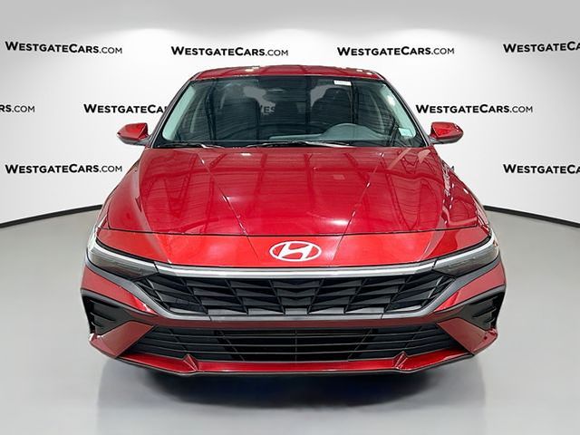 2024 Hyundai Elantra SEL photo 2