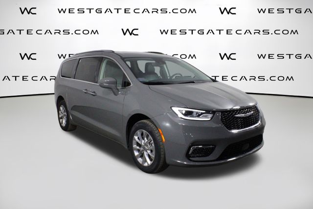 2021 Chrysler Pacifica Touring L's photo
