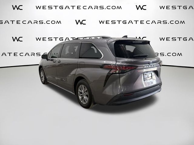 2021 Toyota Sienna XLE photo 3