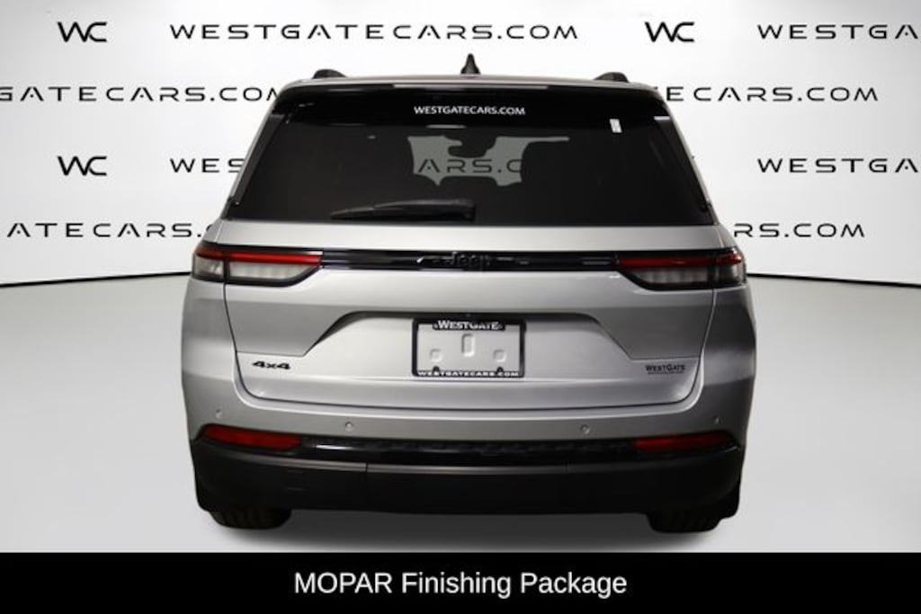 Used 2023 Jeep Grand Cherokee Laredo SUV