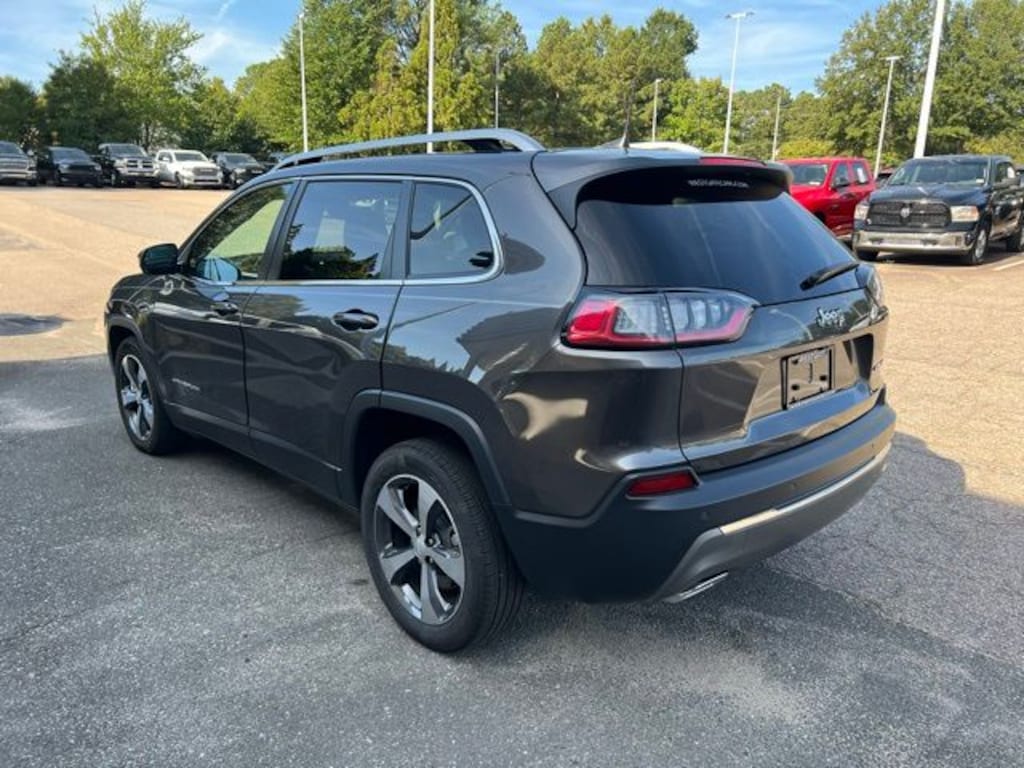 Used 2019 Jeep Cherokee Limited FWD SUV