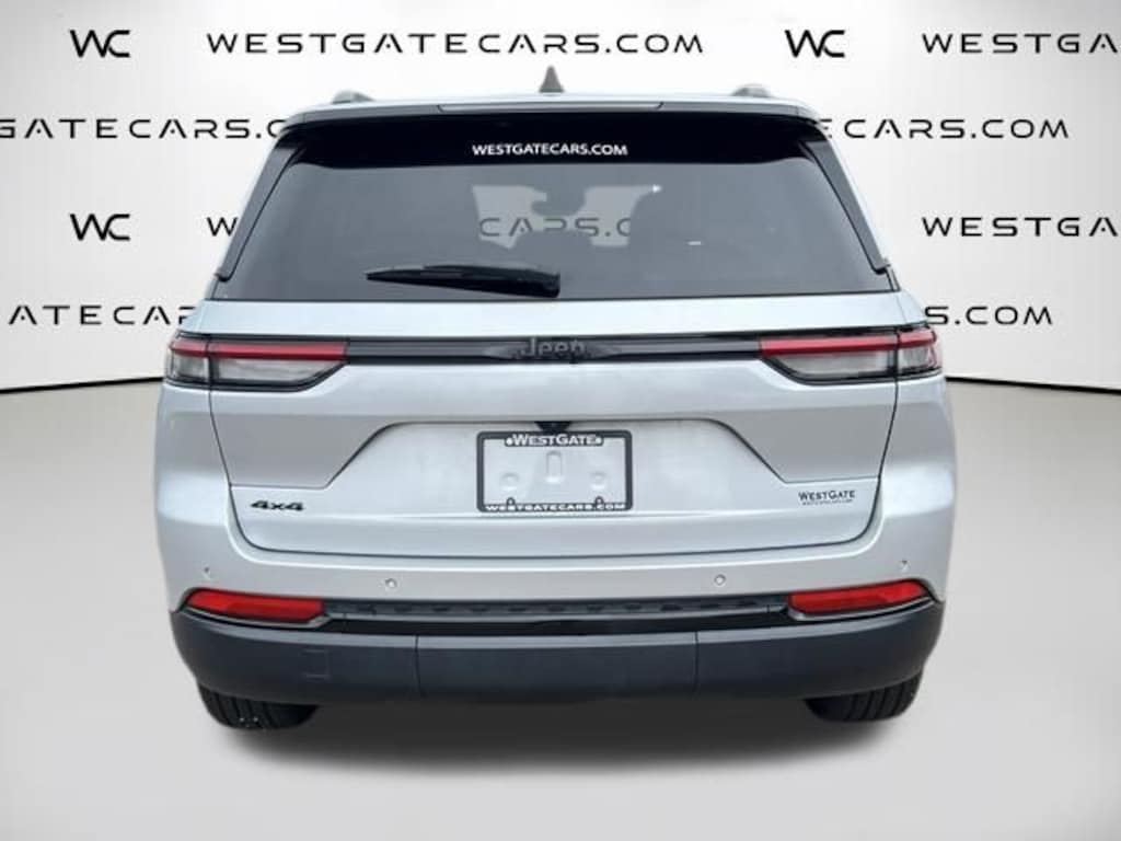 Used 2024 Jeep Grand Cherokee Laredo SUV