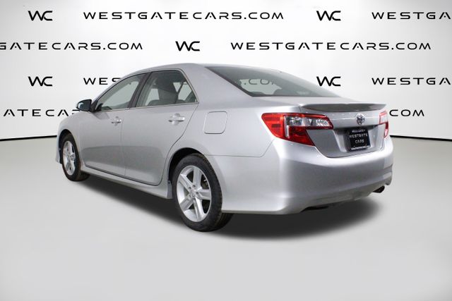 2013 Toyota Camry SE photo 3