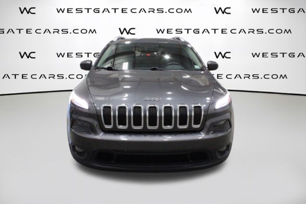 Used 2017 Jeep Cherokee Latitude FWD SUV