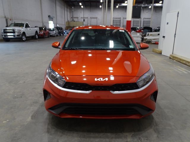 2023 Kia Forte LXS photo 2