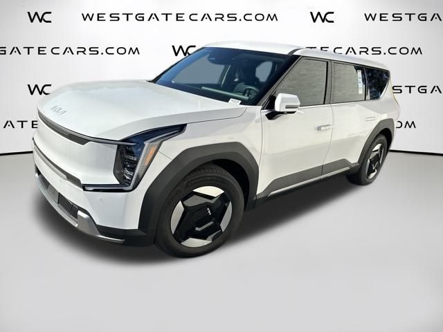 2026 Kia EV9 Light's photo