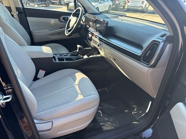 2025 Kia Sorento S photo 4