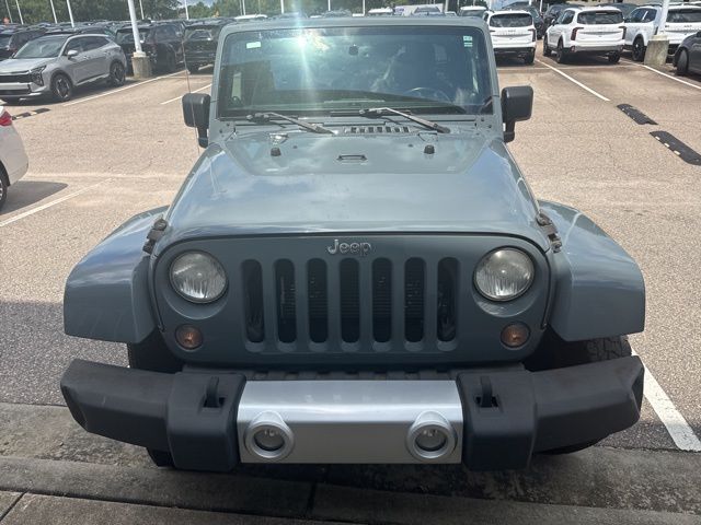2014 Jeep Wrangler Unlimited Sahara photo 2