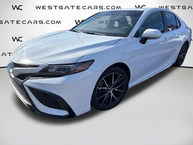 2023 Toyota Camry SE's photo