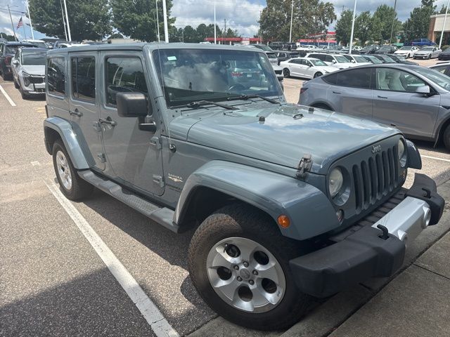 2014 Jeep Wrangler Unlimited Sahara photo 3