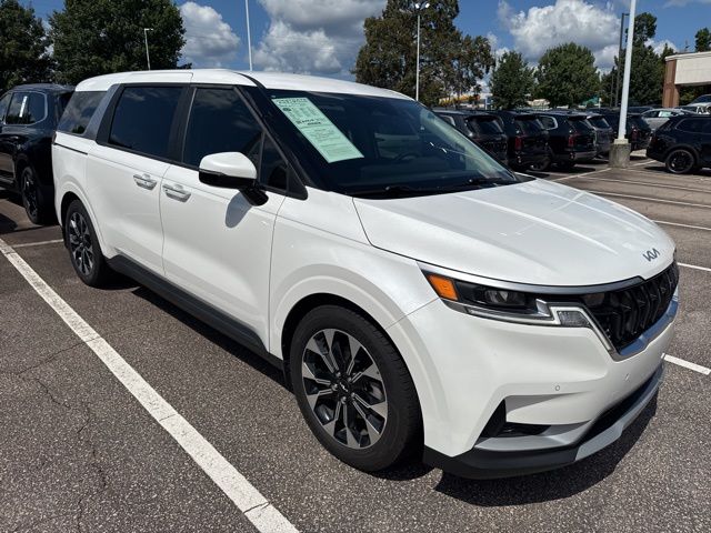 2022 Kia Carnival EX photo 3