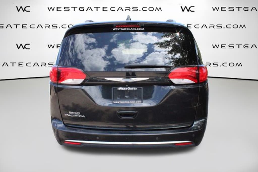 Used 2018 Chrysler Pacifica Touring L Van