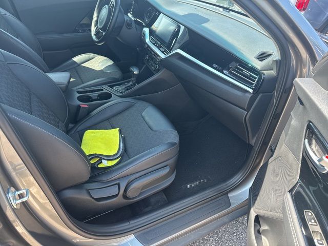2022 Kia Niro LXS photo 4