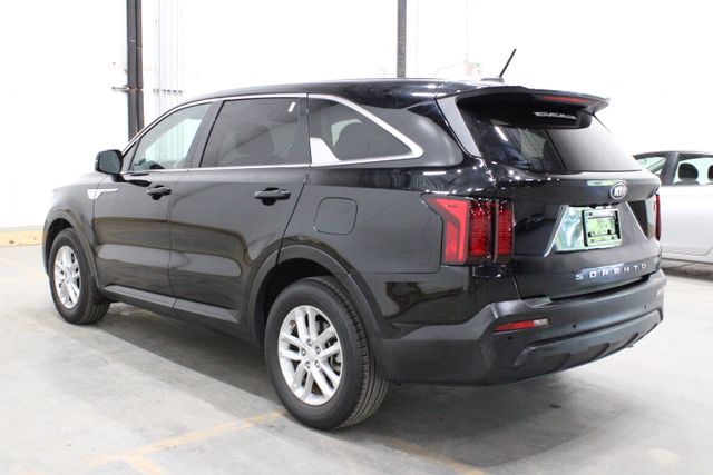 2021 Kia Sorento LX photo 3