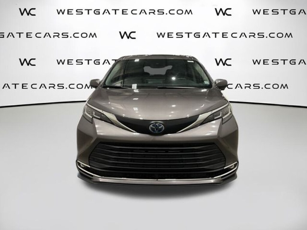 Used 2021 Toyota Sienna XLE 8 Passenger Van