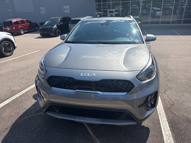 2022 Kia Niro LXS photo 2