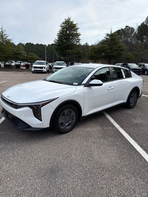 2025 Kia K4 LX's photo
