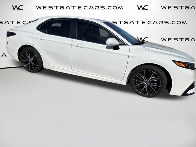 2023 Toyota Camry SE photo 4