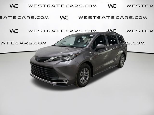 2021 Toyota Sienna XLE's photo