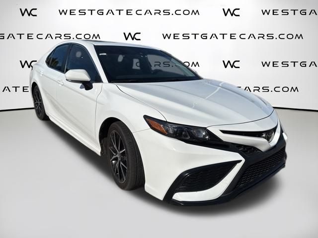 2023 Toyota Camry SE photo 3