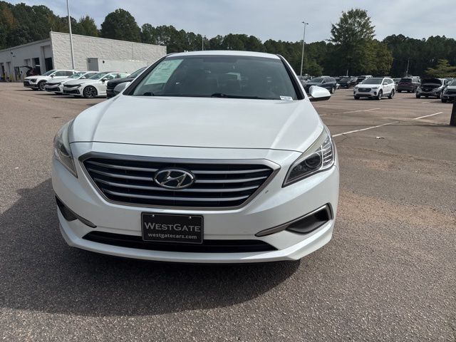 2017 Hyundai Sonata SE photo 2