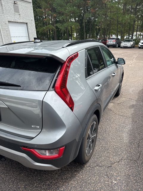 2025 Kia Niro EX photo 2