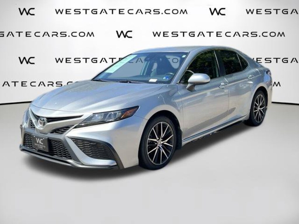 Used 2021 Toyota Camry SE Sedan