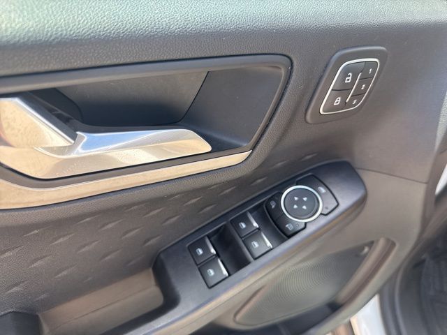 2020 Ford Escape SEL photo 3