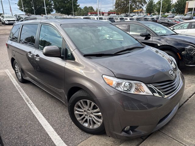 2015 Toyota Sienna L photo 3