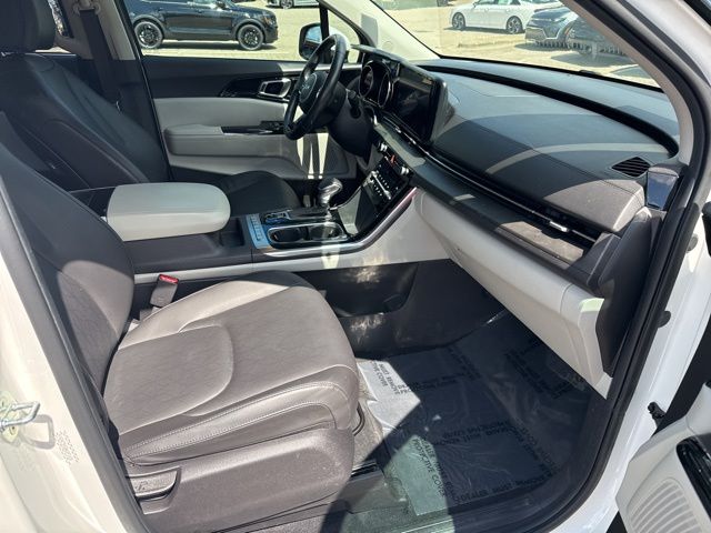 2022 Kia Carnival EX photo 4