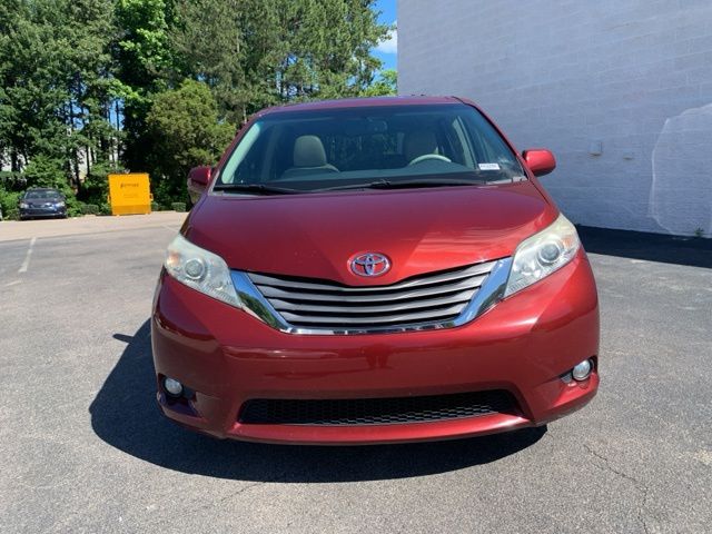2012 Toyota Sienna XLE photo 2