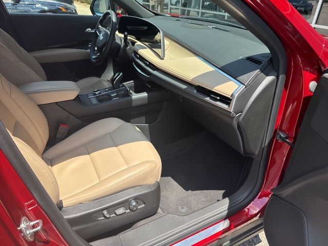 2025 Cadillac XT4 Premium Luxury photo 4