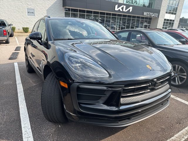 2024 Porsche Macan T photo 2