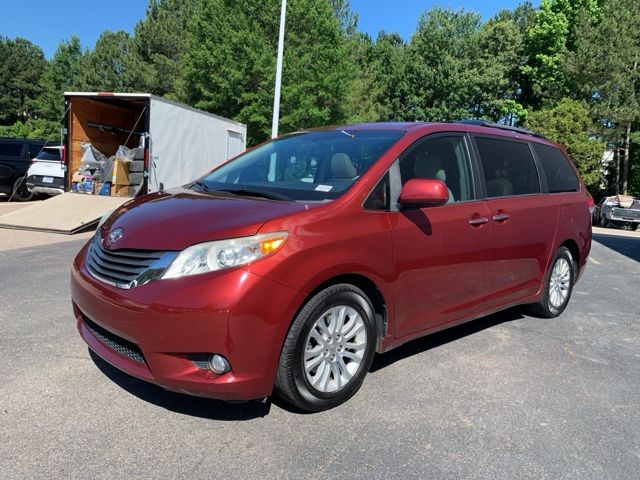 2012 Toyota Sienna XLE photo 3
