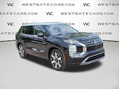 2025 Mitsubishi Outlander Platinum Edition SUV