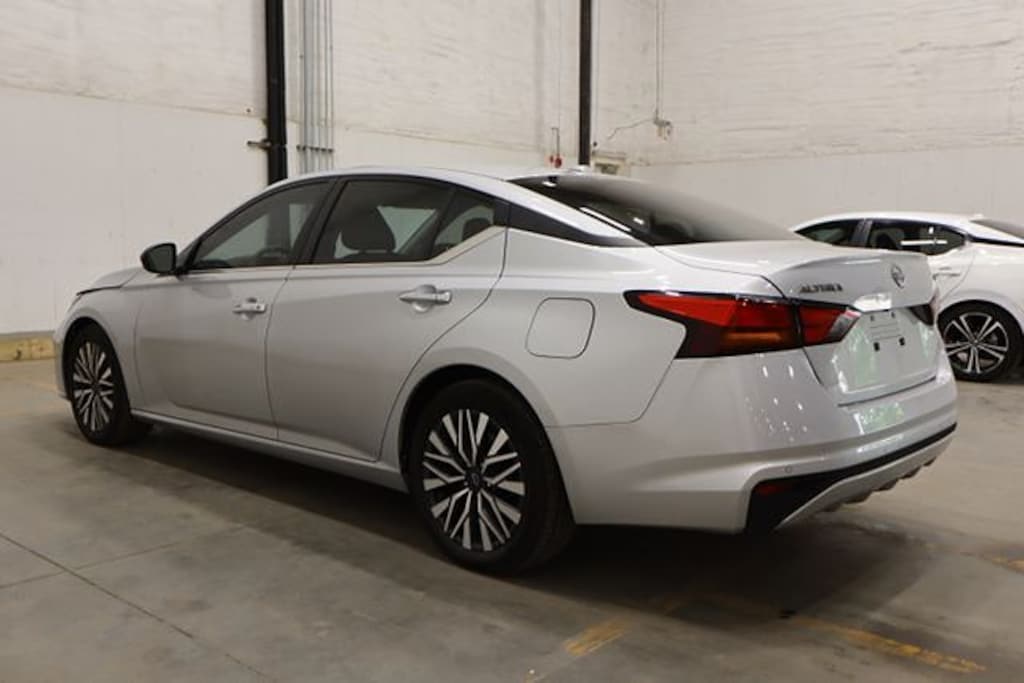 Used 2024 Nissan Altima 2.5 SV Sedan