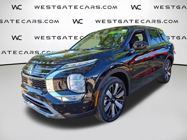 2025 Mitsubishi Outlander SE's photo