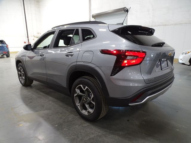 2024 Chevrolet Trax LT photo 3