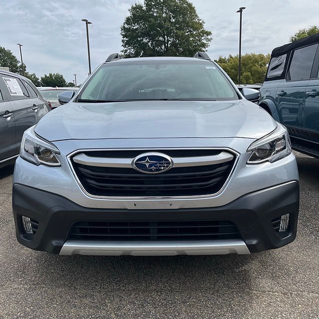 2022 Subaru Outback Limited photo 2