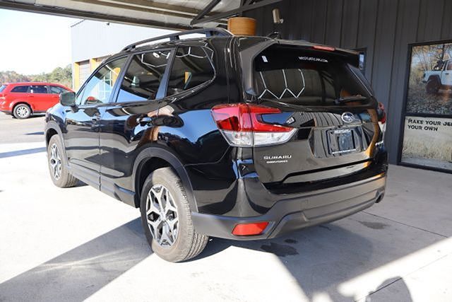2022 Subaru Forester Premium photo 3