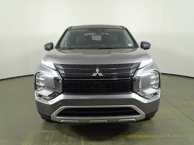 2022 Mitsubishi Outlander SE photo 2