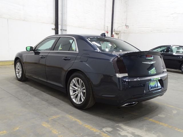 2017 Chrysler 300 Limited photo 3