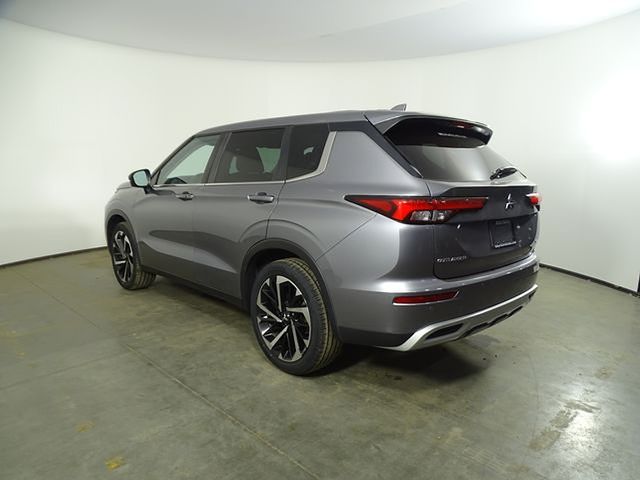 2022 Mitsubishi Outlander SE photo 3
