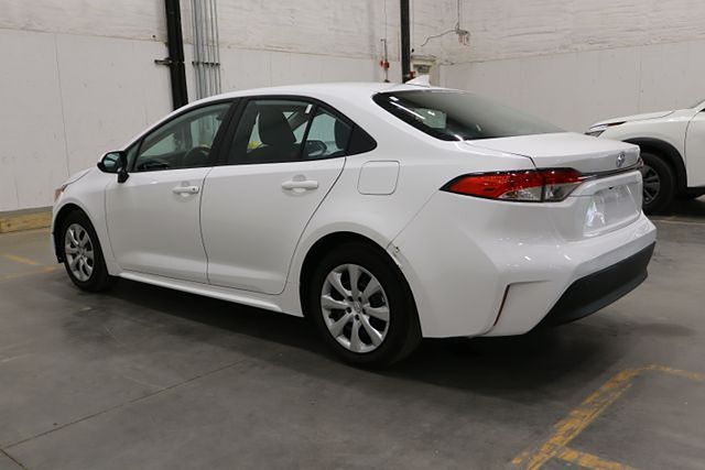 2023 Toyota Corolla LE photo 2
