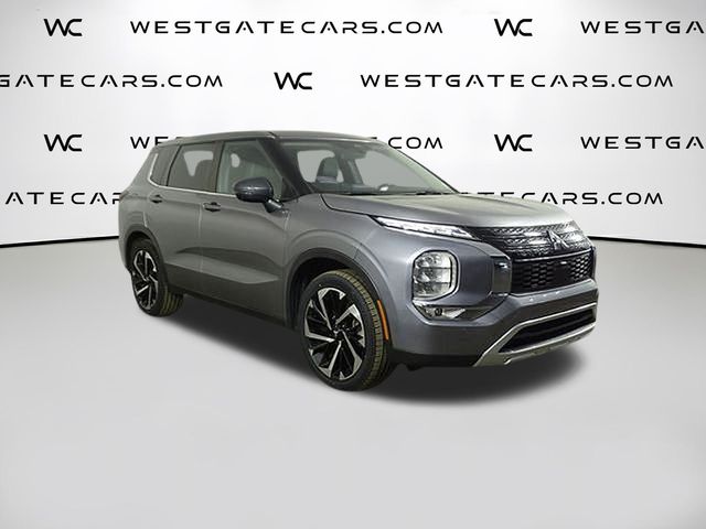 2022 Mitsubishi Outlander SE's photo