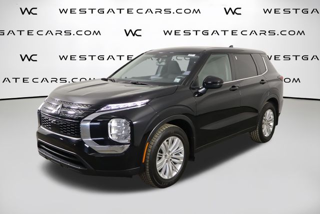 2024 Mitsubishi Outlander ES 2WD's photo