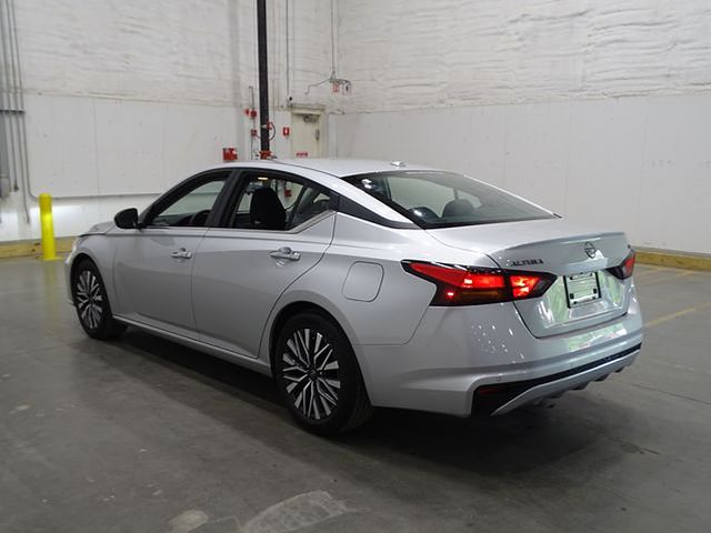 2024 Nissan Altima 2.5 SV photo 2
