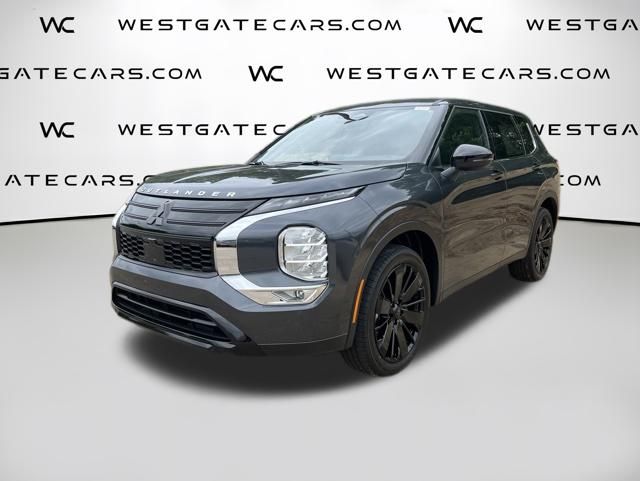 2026 Mitsubishi Outlander LE FWD's photo