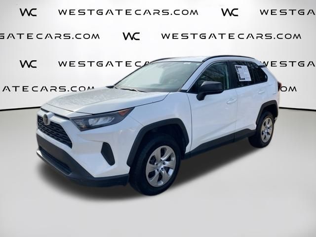 2019 Toyota RAV4 LE's photo